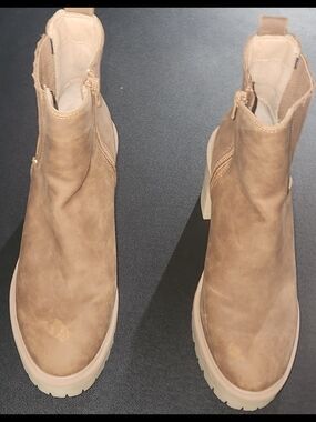 Dolce Vita Tan Chelsea Platform Boot - Women's With Side Zip Size 8